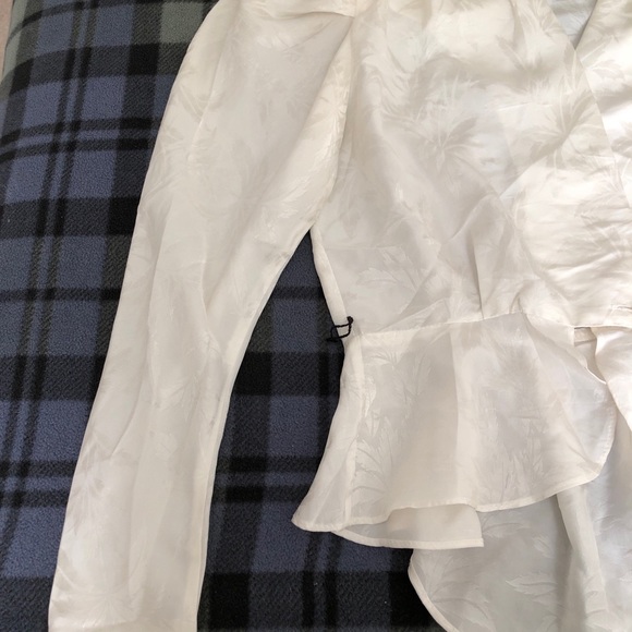 80’s Vintage Sexy Silky Ivory Puff Sleeve Blouse - Picture 4 of 5